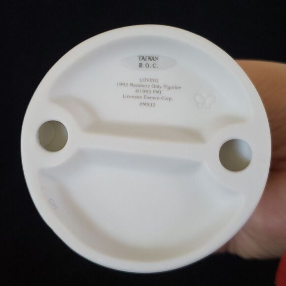 Vintage 1993 Precious Moments “Loving” Porcelain Figurine PM932 - Picture 11 of 11